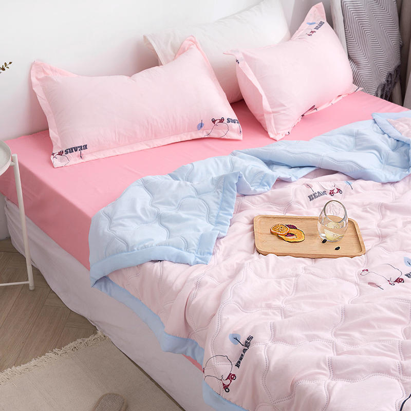 Super Soft Pre Washed Microfiber Covering Poly Fiber Filling Thin Summer Ultrasonic Heat Emboss Bedspread Set