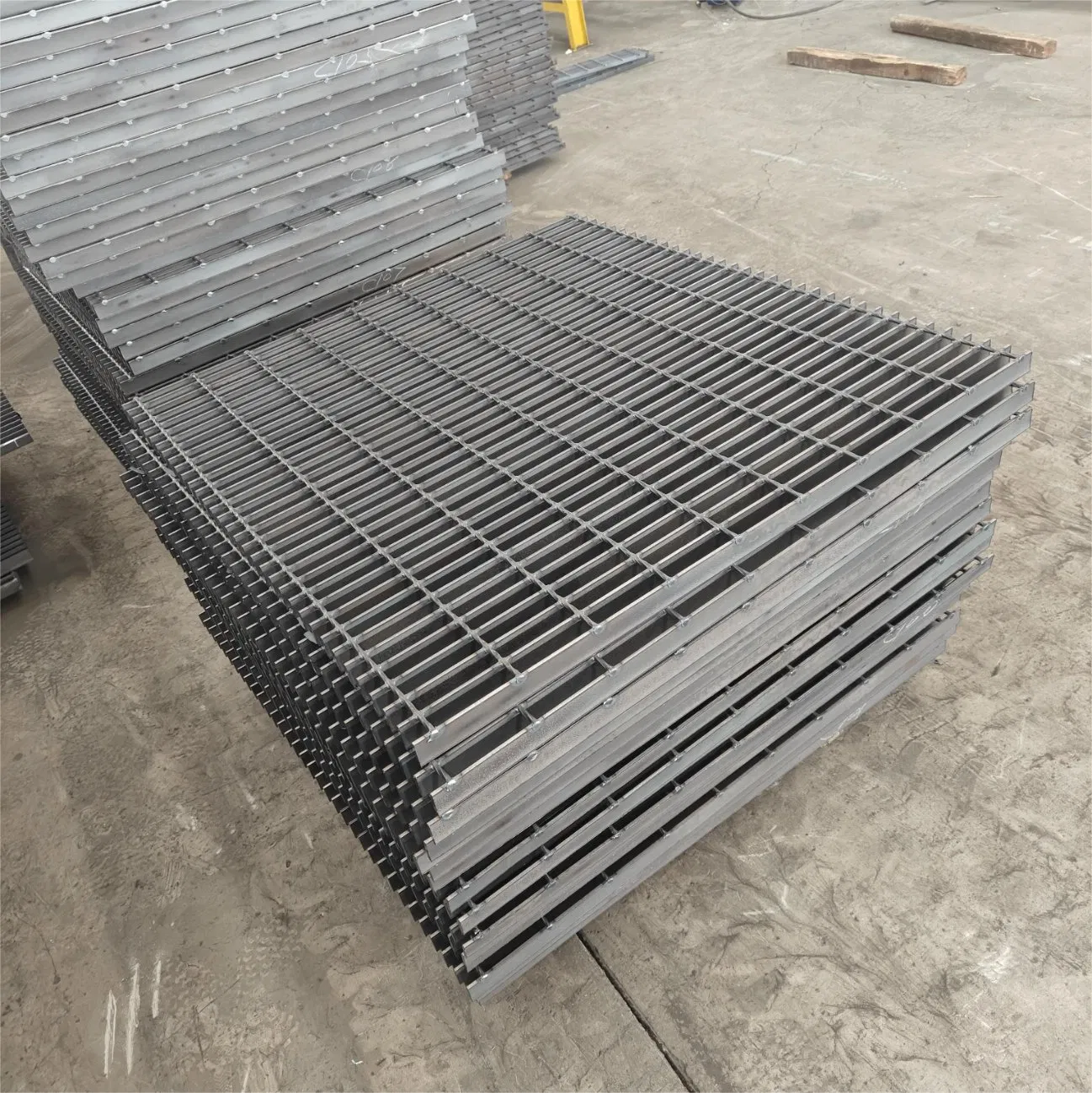 Galvanizing Grating Stainless Steel Storage Racks Powder Coating Surface Treatment Platforms with Industry Safety Standard