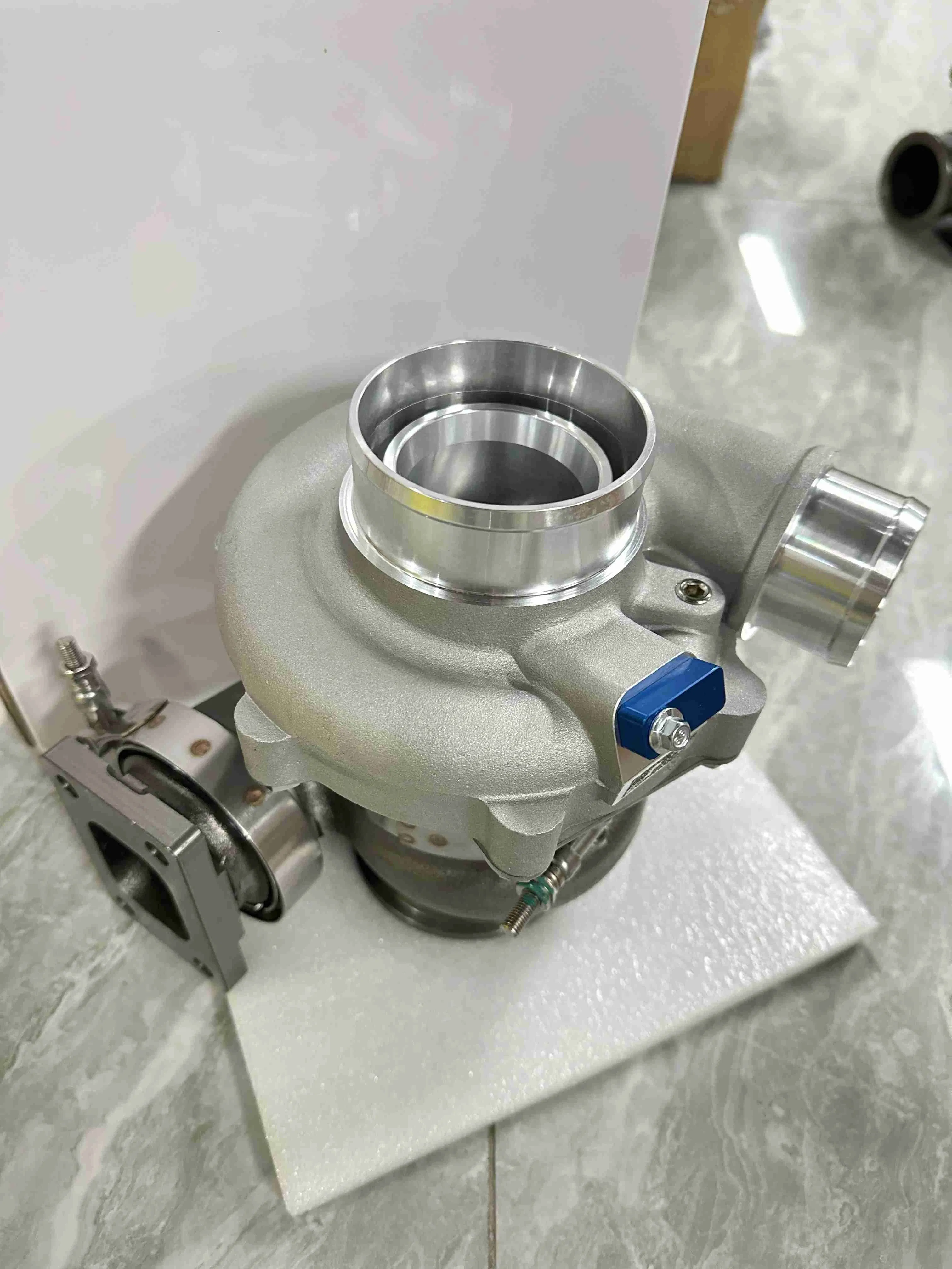 Турбокомпрессор G25-550 с корпусом турбины T3 V-Band