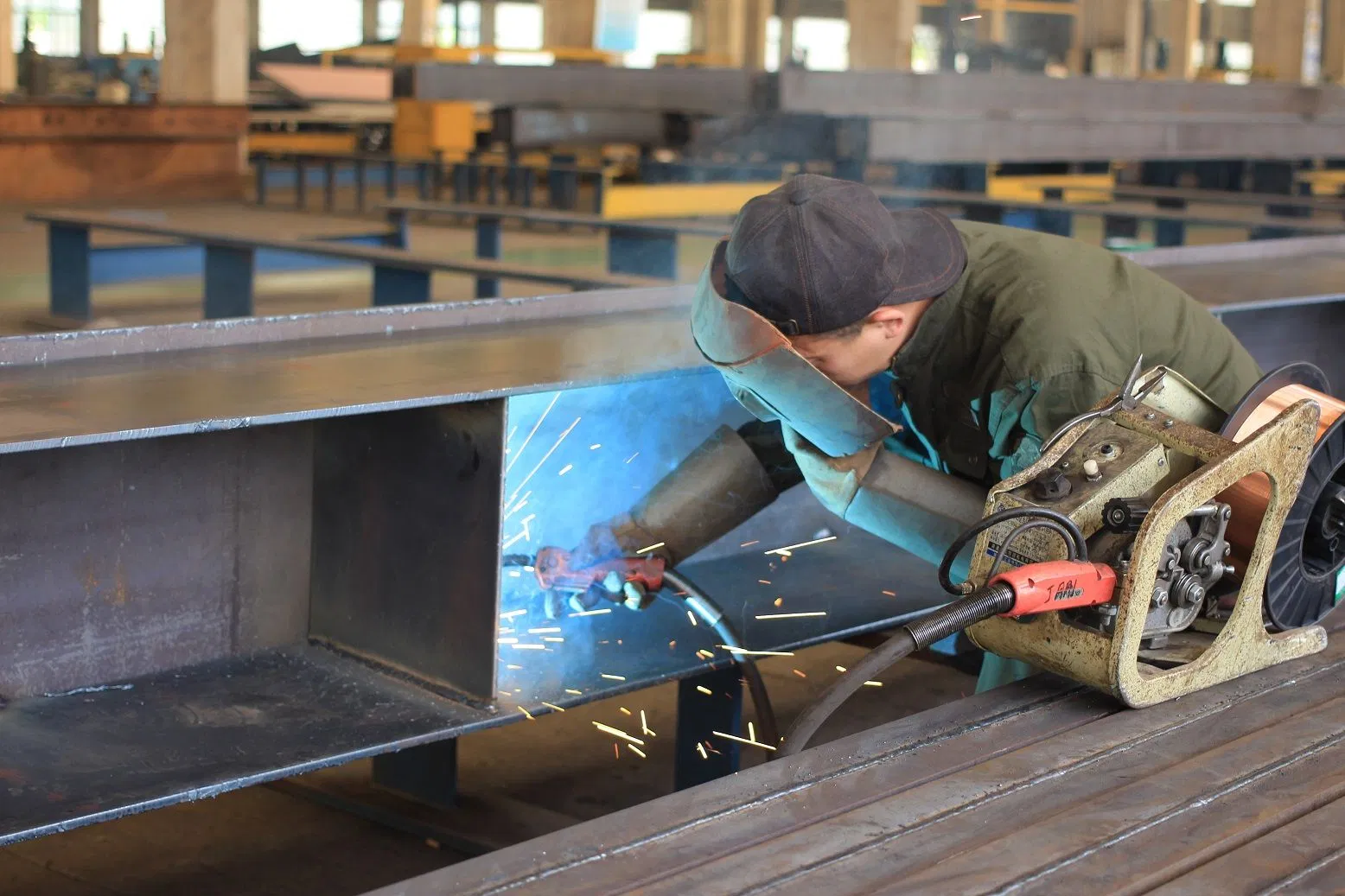 Advanced Steel-Structured Staircase and Railing Designs\Innovative Steel Research Centers\Sustainability and Energy Efficiency