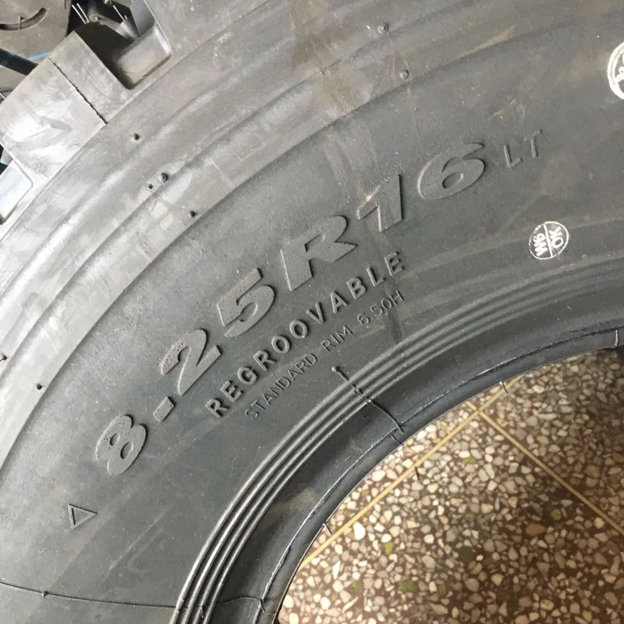 Радиальная шина для грузовиков 7.50R16, 8.25R16, 9.00R20 LT с бутиловой камерой