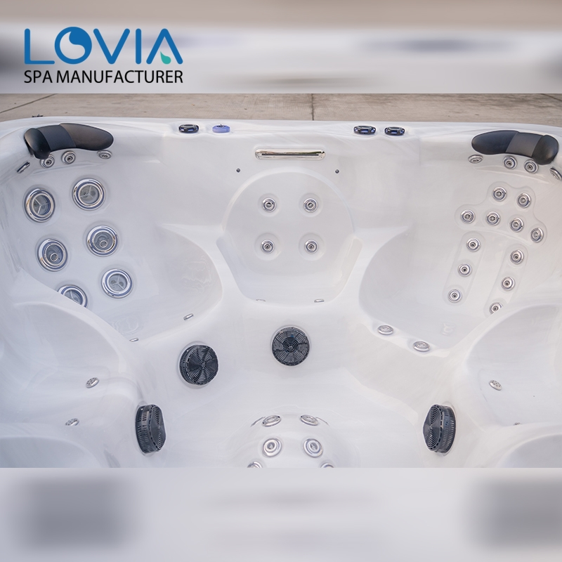 Большой СПА-бассейн на 7 человек с гидромассажем