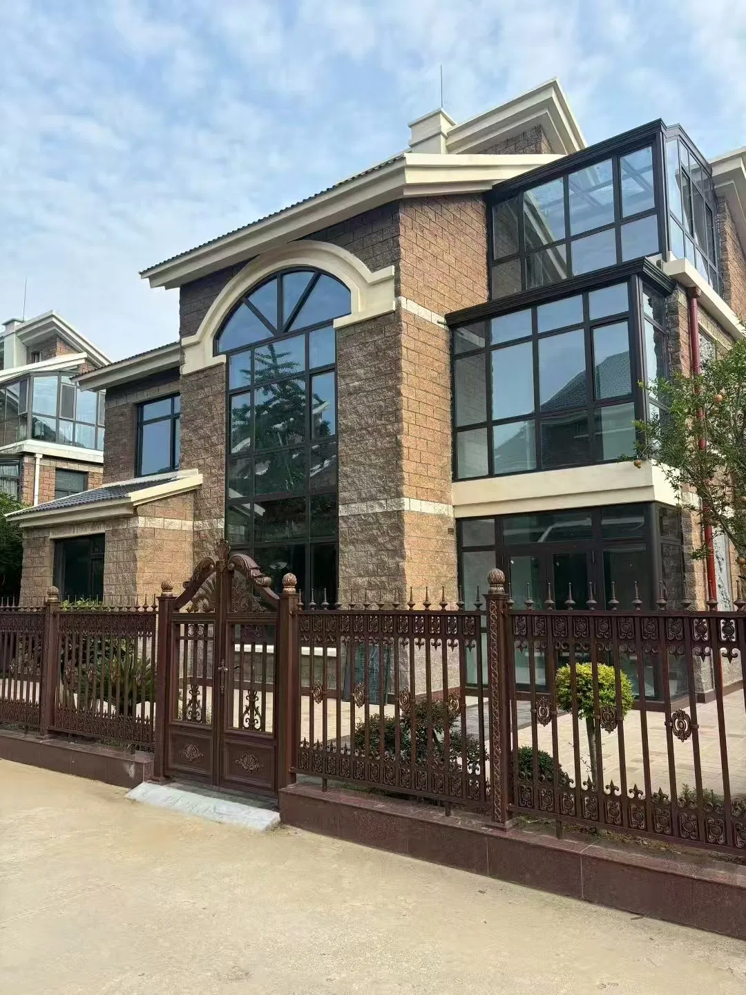 Byy-250901 Sunroom Aluminum Alloy Profile Sunroom Shading and Heat Insulation Tempered Glass Rooftop Garden Villa Terrace Transparent Glass
