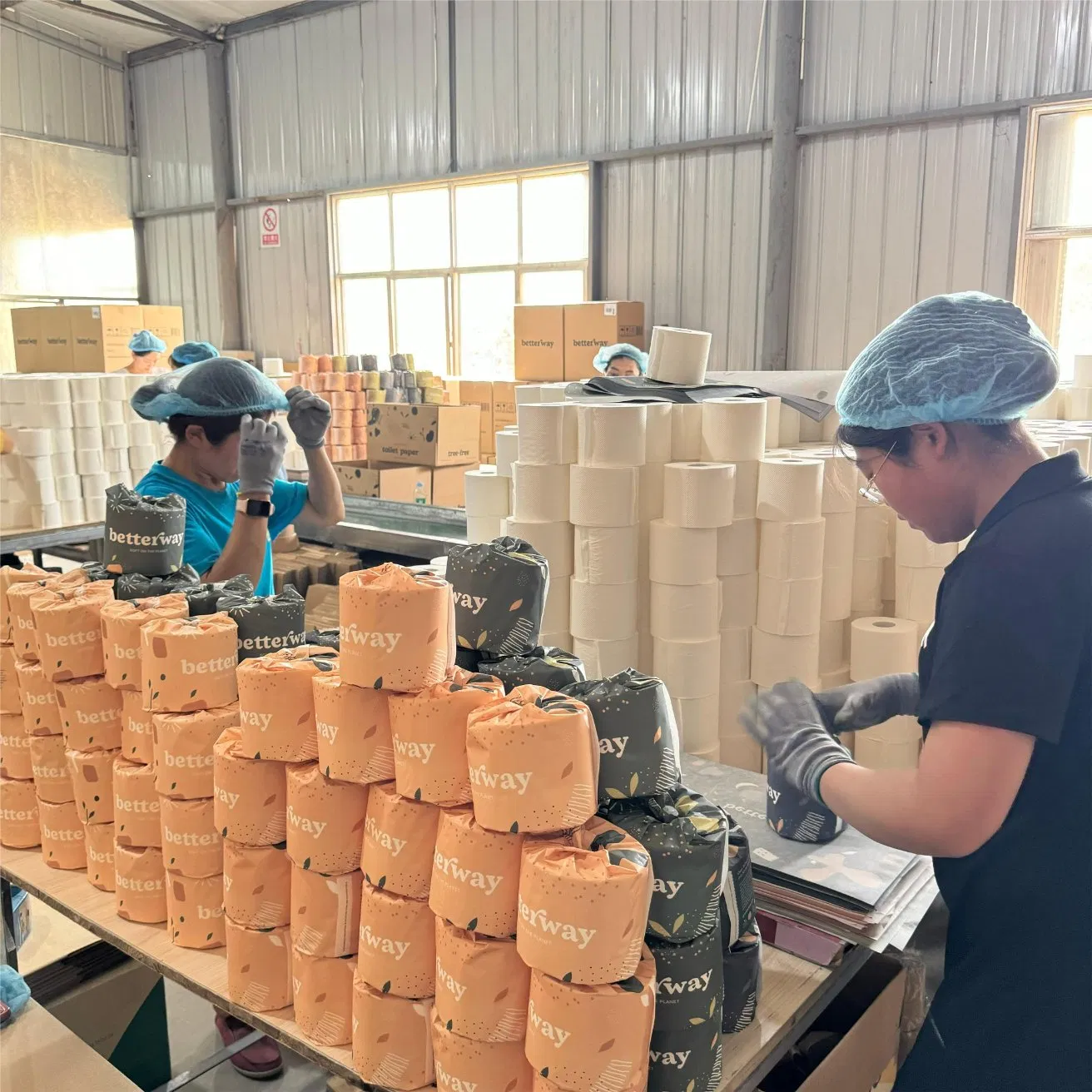 OEM/ODM Factory Eco-Friendly Customizable 1ply/2ply/3ply/4ply White Strong and Absorbable Bamboo Toilet Tissue Paper for Bathroom/Hotel/Home