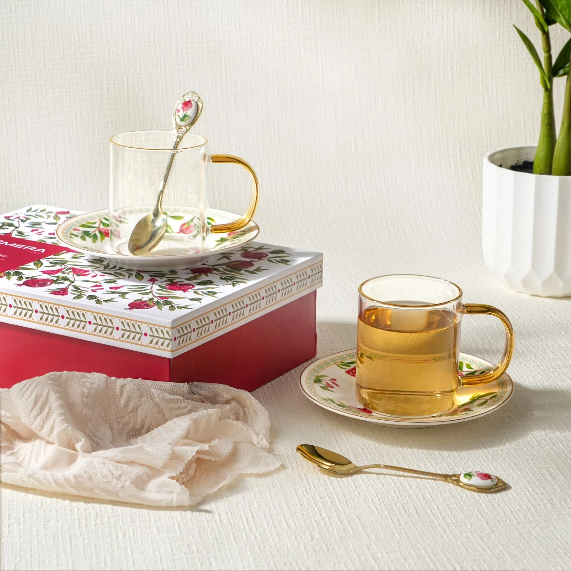 Набор кофейный Bone China с цветочным узором
