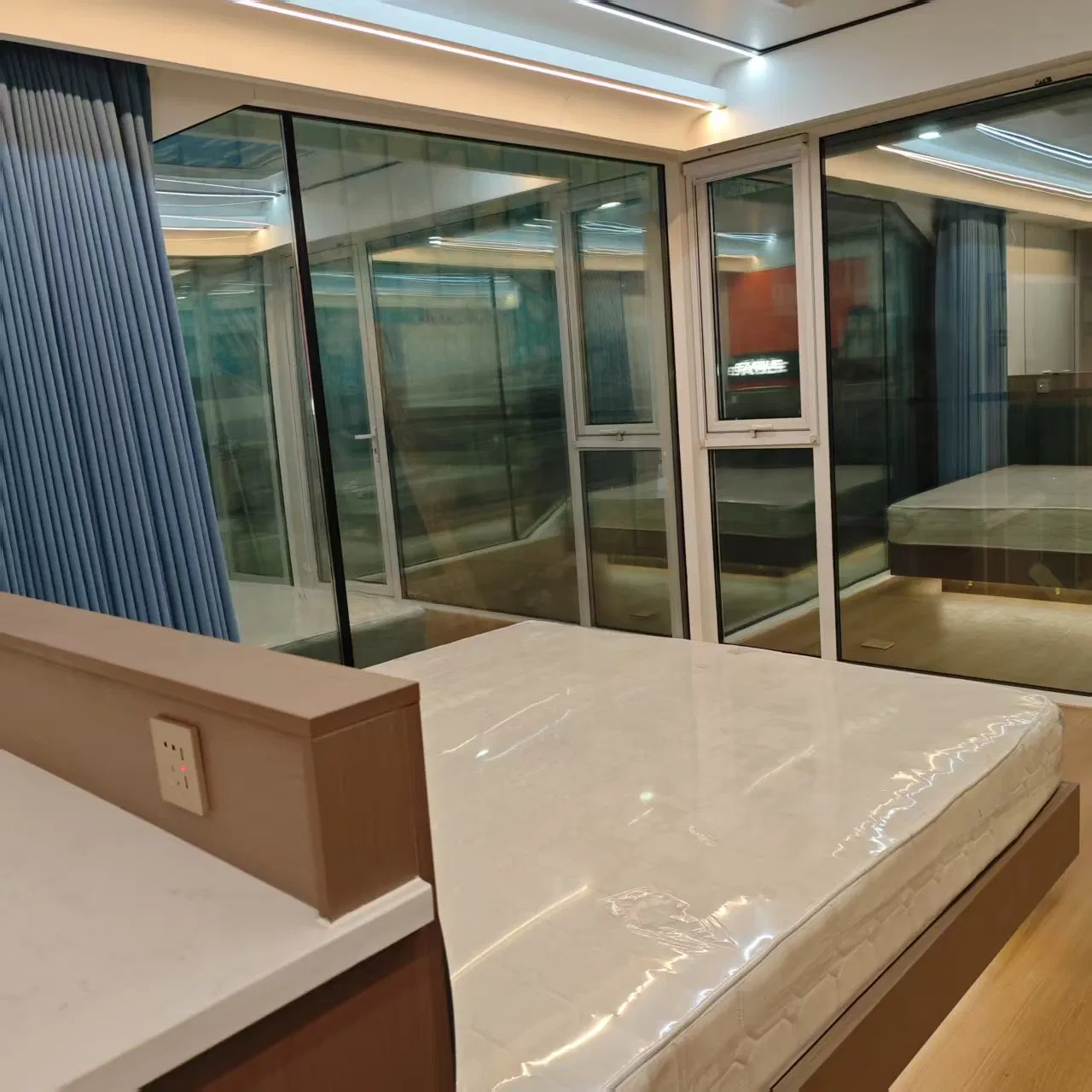 Panoramic Glamping Space Capsule Prefab House with 360° Views