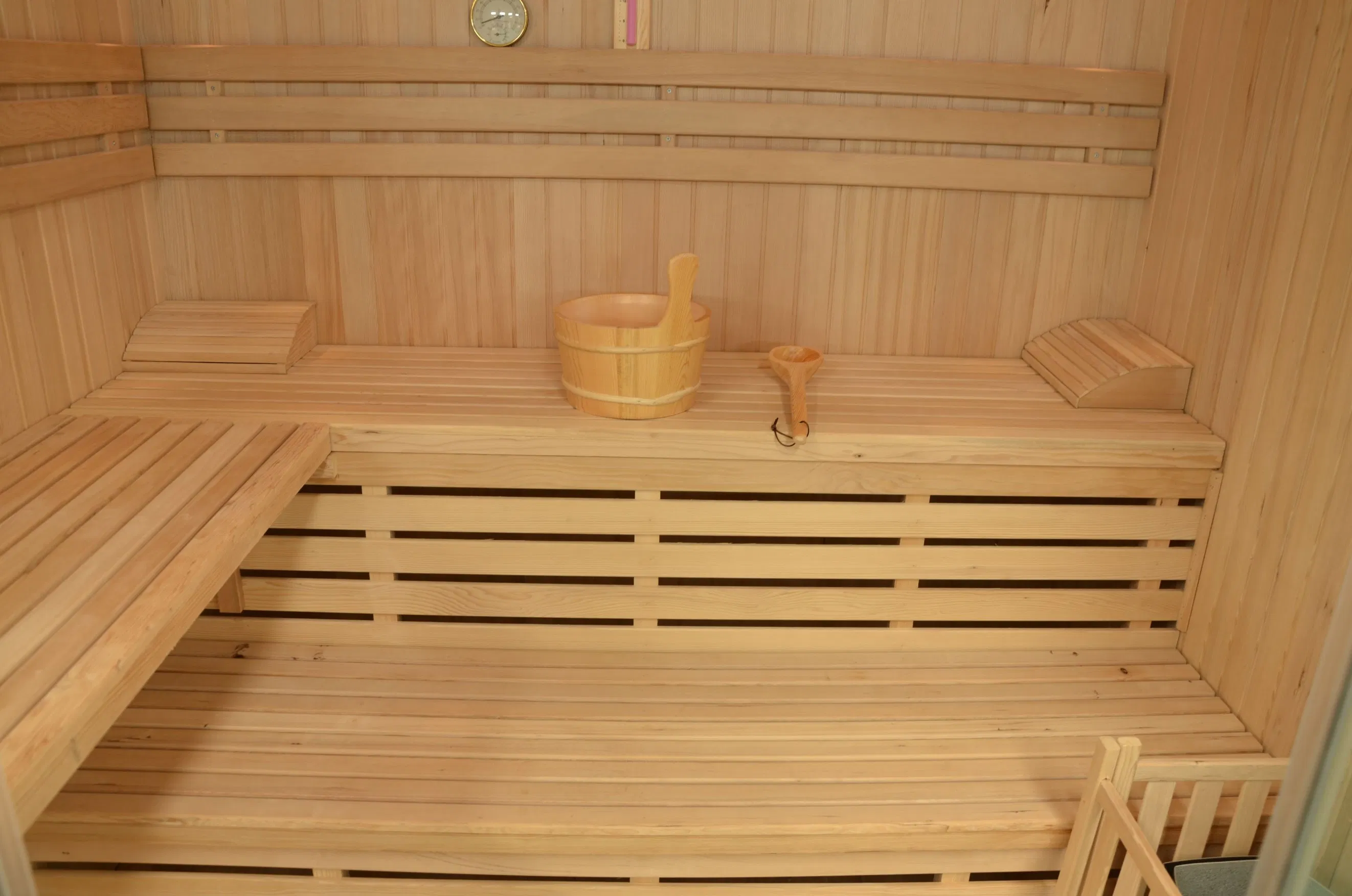 Solid Wood 4 Person Capacity Traditional Steam Sauna Room