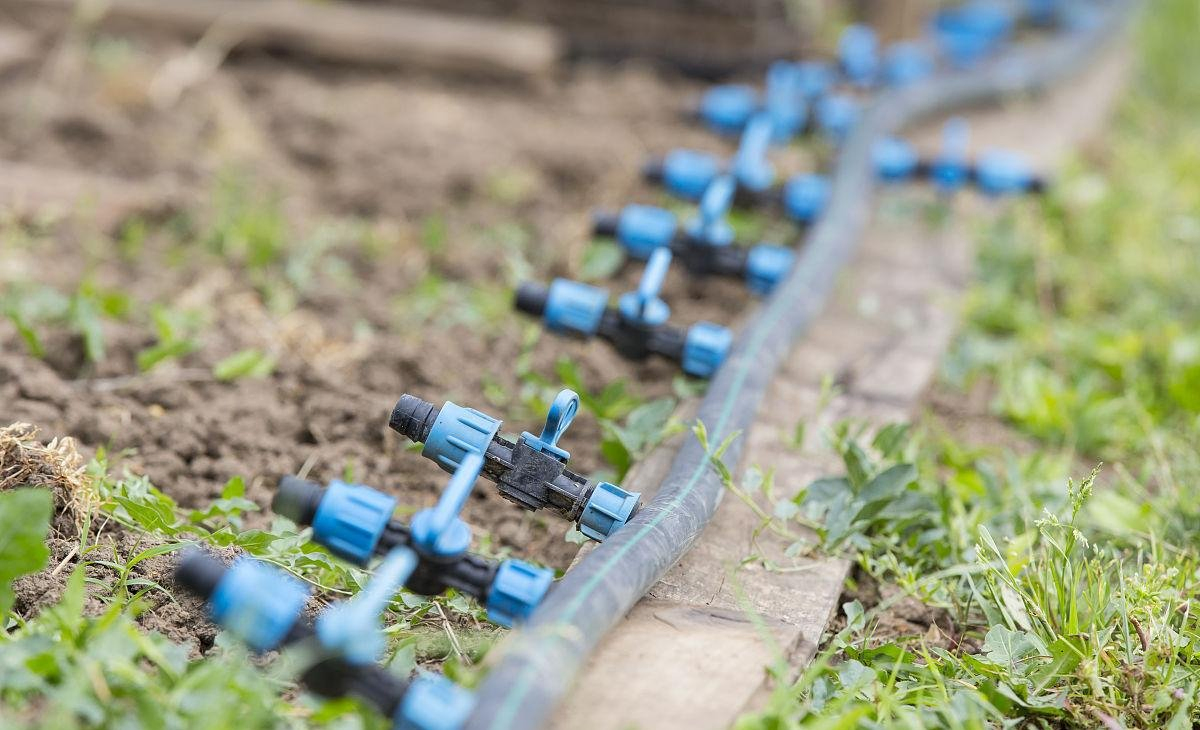 Chinese Greenhouse Agriculture Drip Irrigation for Sale Greenhouse Micro Drip Irrigation System Price