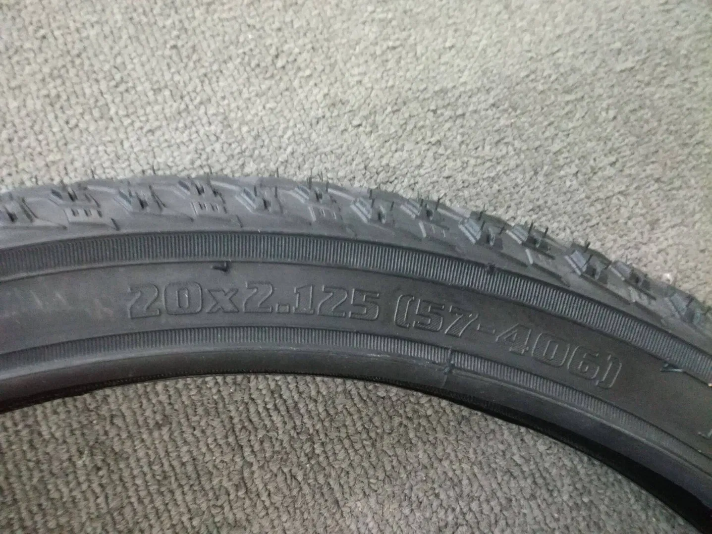 Велосипедная покрышка 26*2.125 для города, гор и гравия