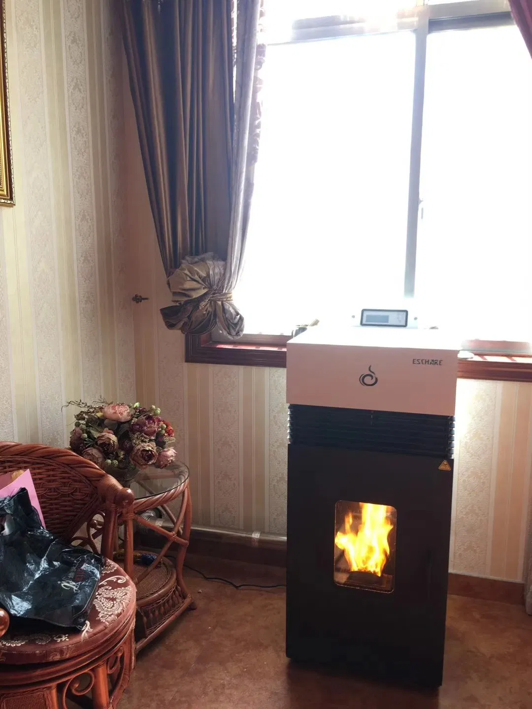 Пеллетная печь с обдувом горячим воздухом и нагревом воды