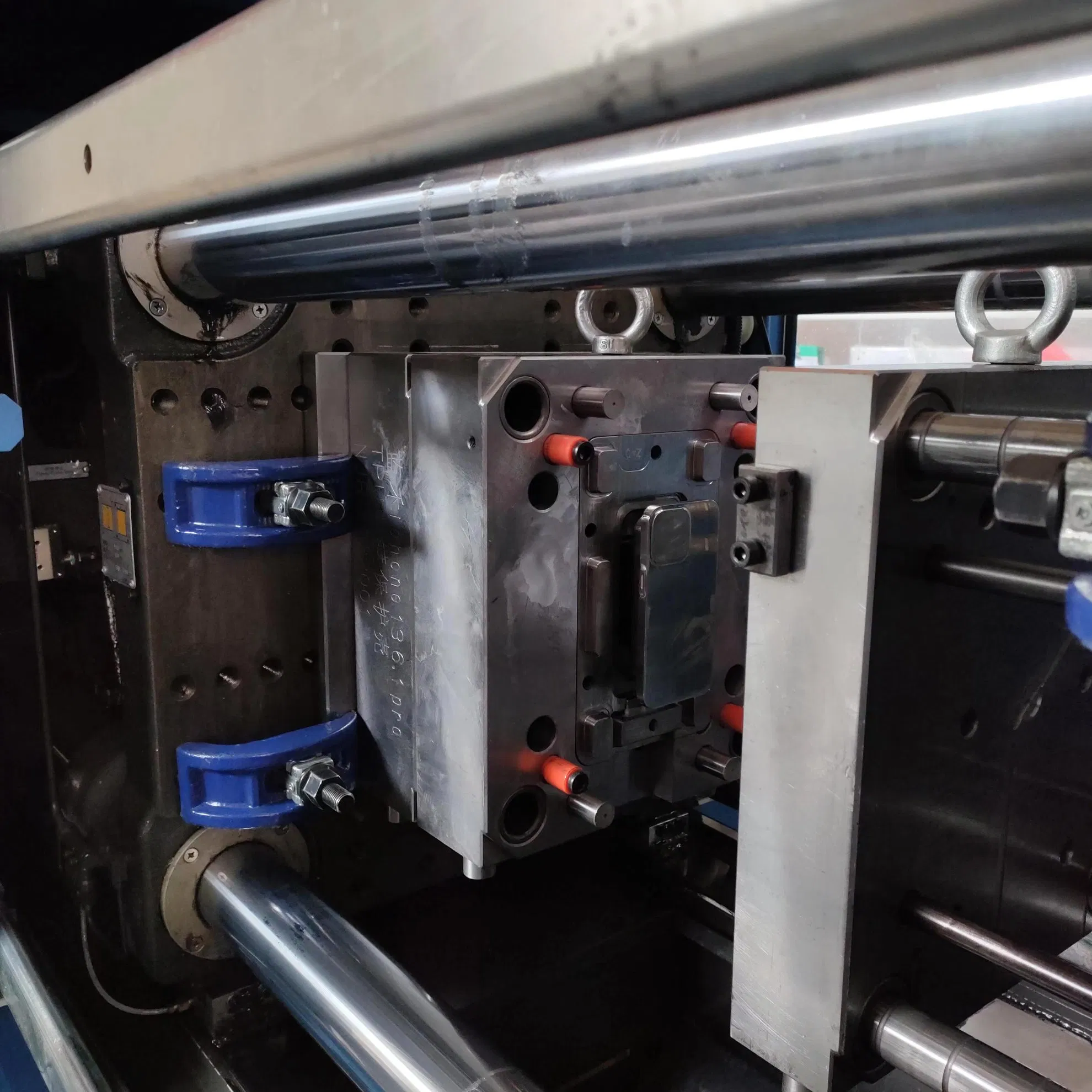 Одногнездная пресс-форма для корпуса телефона