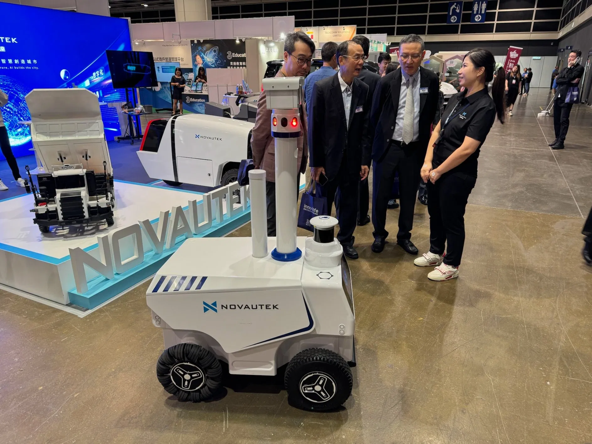 Newly Released Autonomous Ai Security Patrol Robot Commercial Business Tool for Safe Guarding Scheduling Tasks Protecting Humans