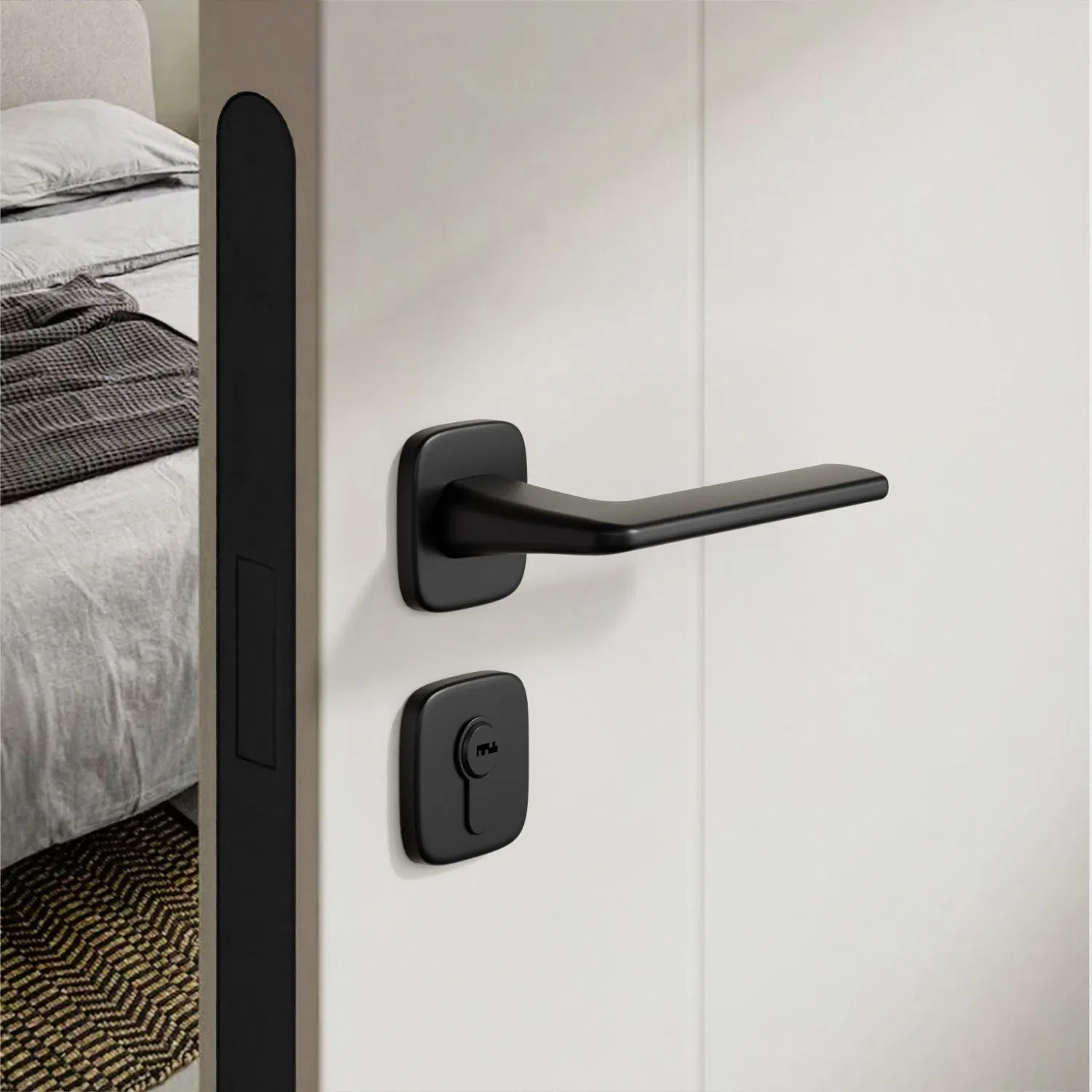 Chinese Factory Stylish Matte-Black Zinc Alloy Lever Door Handle with Square Rosette for Interior Wooden Doors OEM/ODM