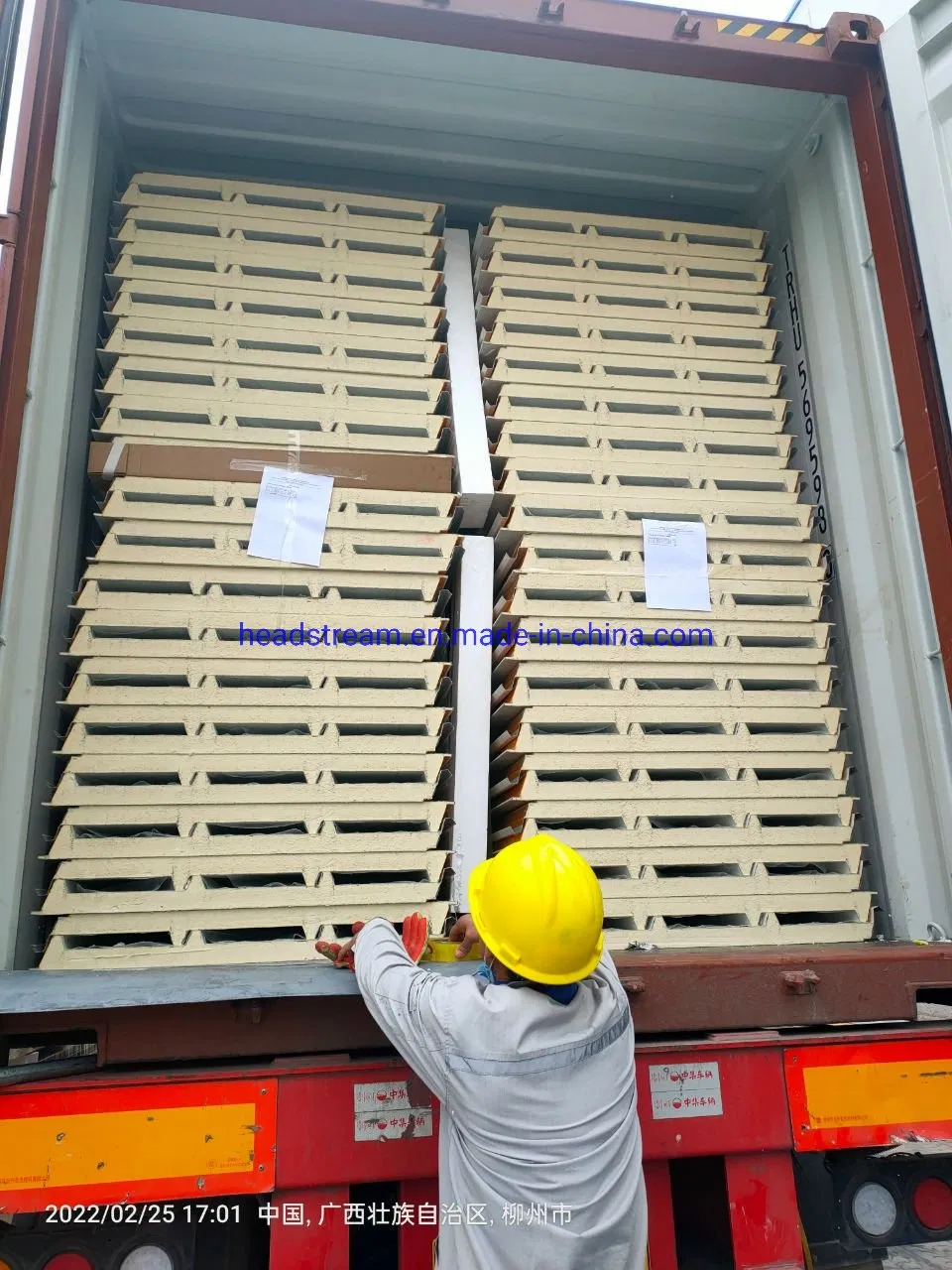 Large-Span, Polyurethane /PIR Roof Panels and Wall Panels for Warehouses and Workshops