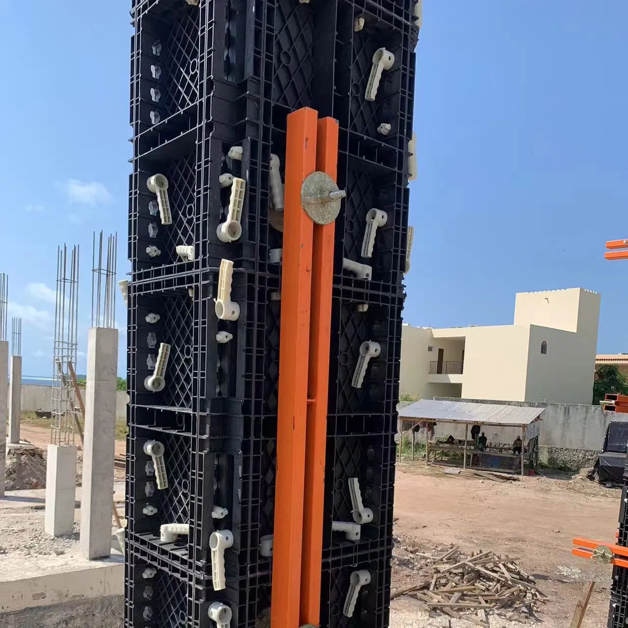 Versatile Plastic Wall and Column Formwork for Construction
