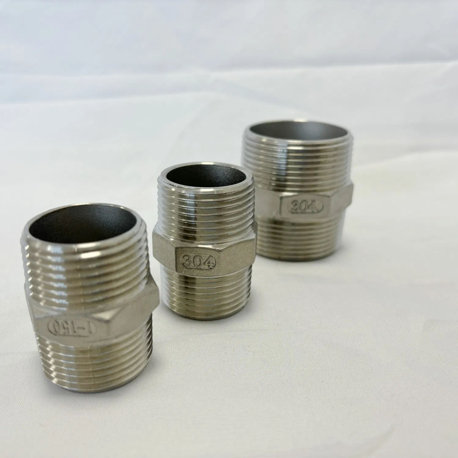 Heavy-Duty Stainless Steel Hex Nipple Pipe Fitting for Industrial Use