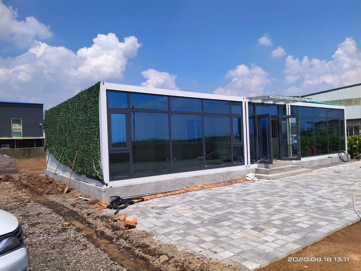 China Movable Toilets Trailer Prefabricated Portable Toilets for Sale Expandable Container House on Trailer