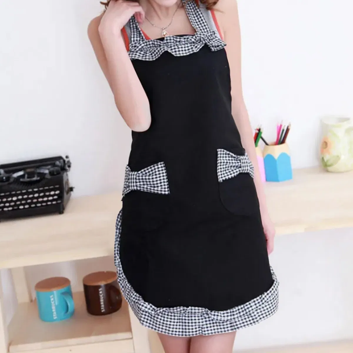 Black and White Checkered Maid Apron, Cute Style Girl's Home Anti-Stain Work Apron