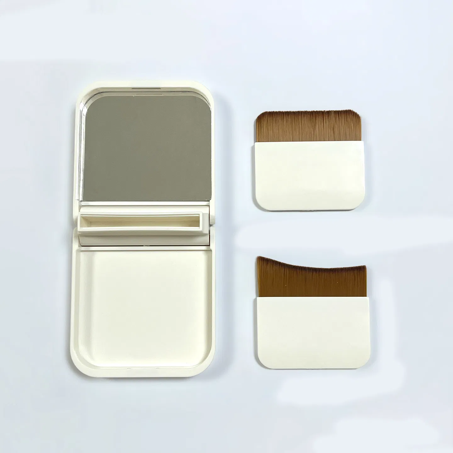 Travel Friendly Professional Cosmetic Tool for Flawless Liquid Makeup: Foundation Brush