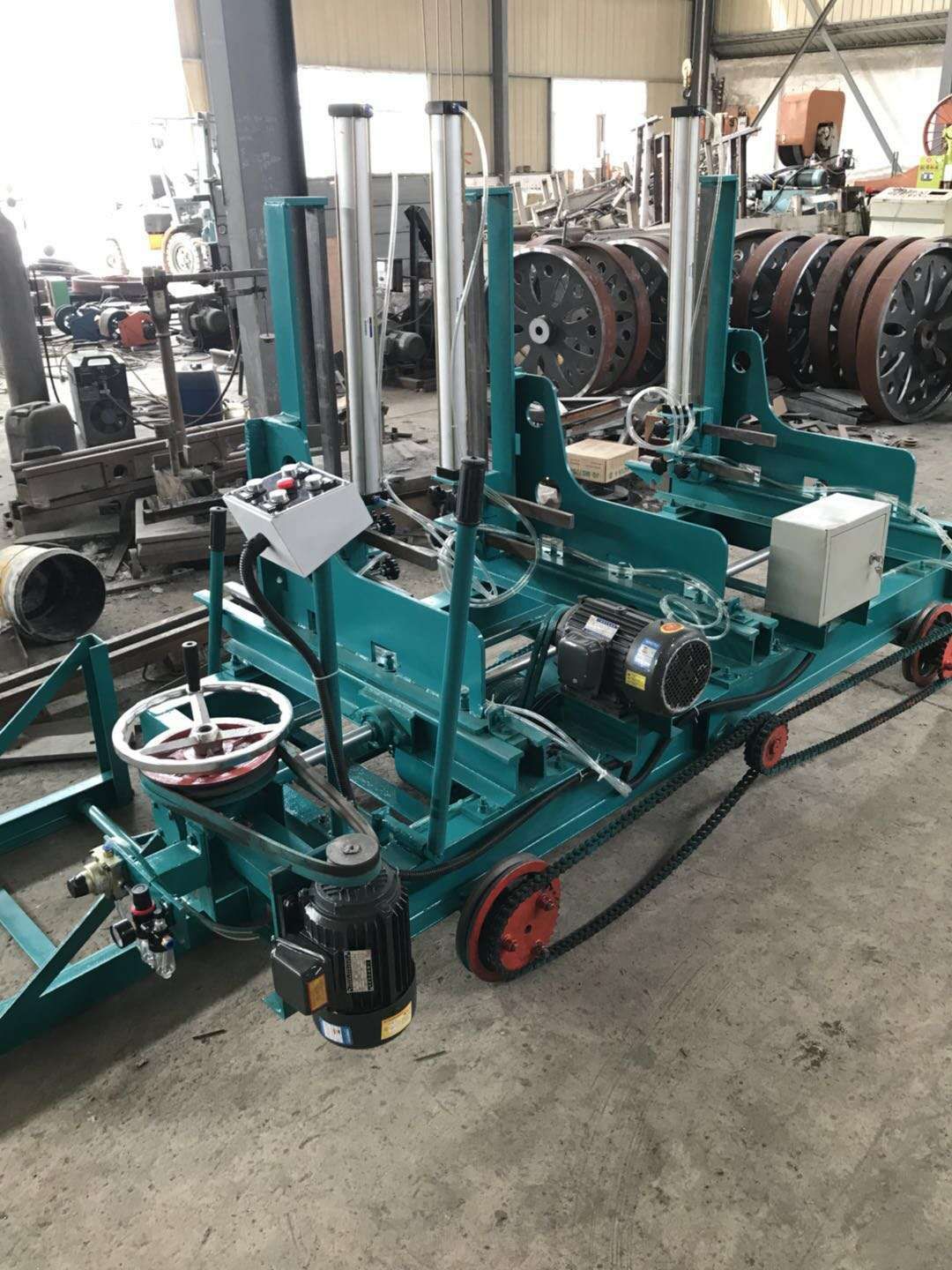 Ленточная пила по дереву вертикальная автоматическая