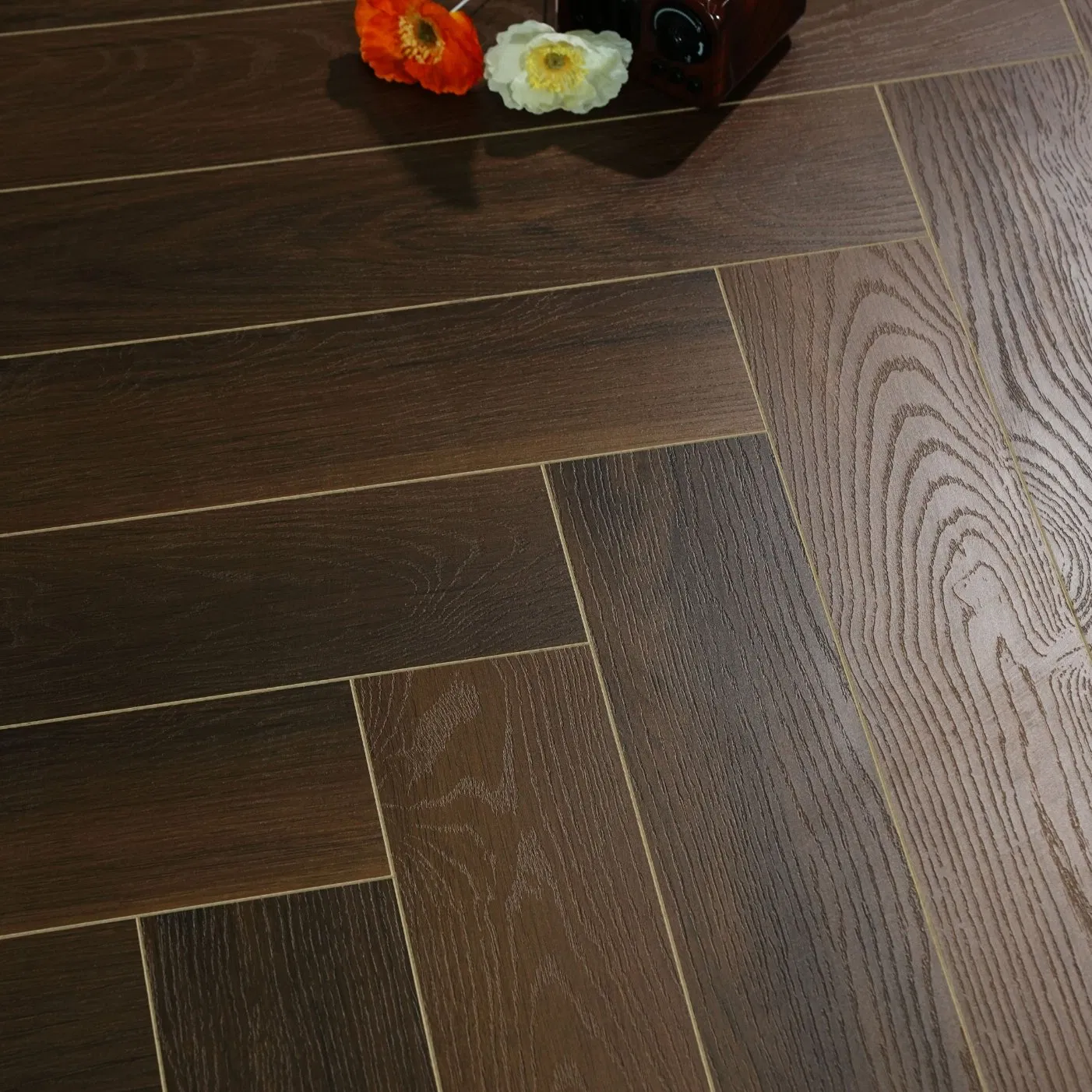 Трехслойная водостойкая паркетная доска с высокой износостойкостью