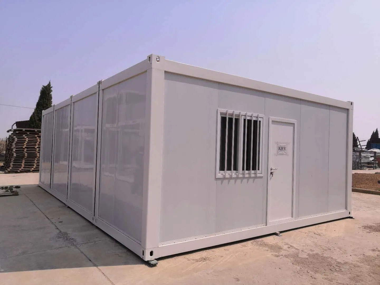 Prefabricated Container House with Modern Design Easy Installment for Office/Living Room/Bedroom