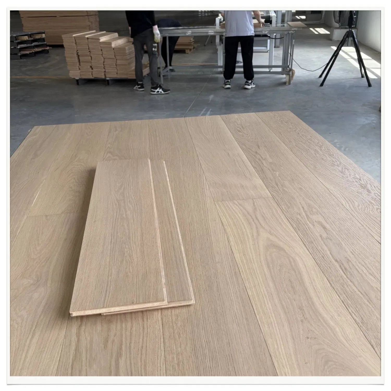 220mm Smooth Multilayer Oak Hardwood Flooring Indoor Living Room Modern Design Style Engineered Wood Plank Saw Cut White Oak