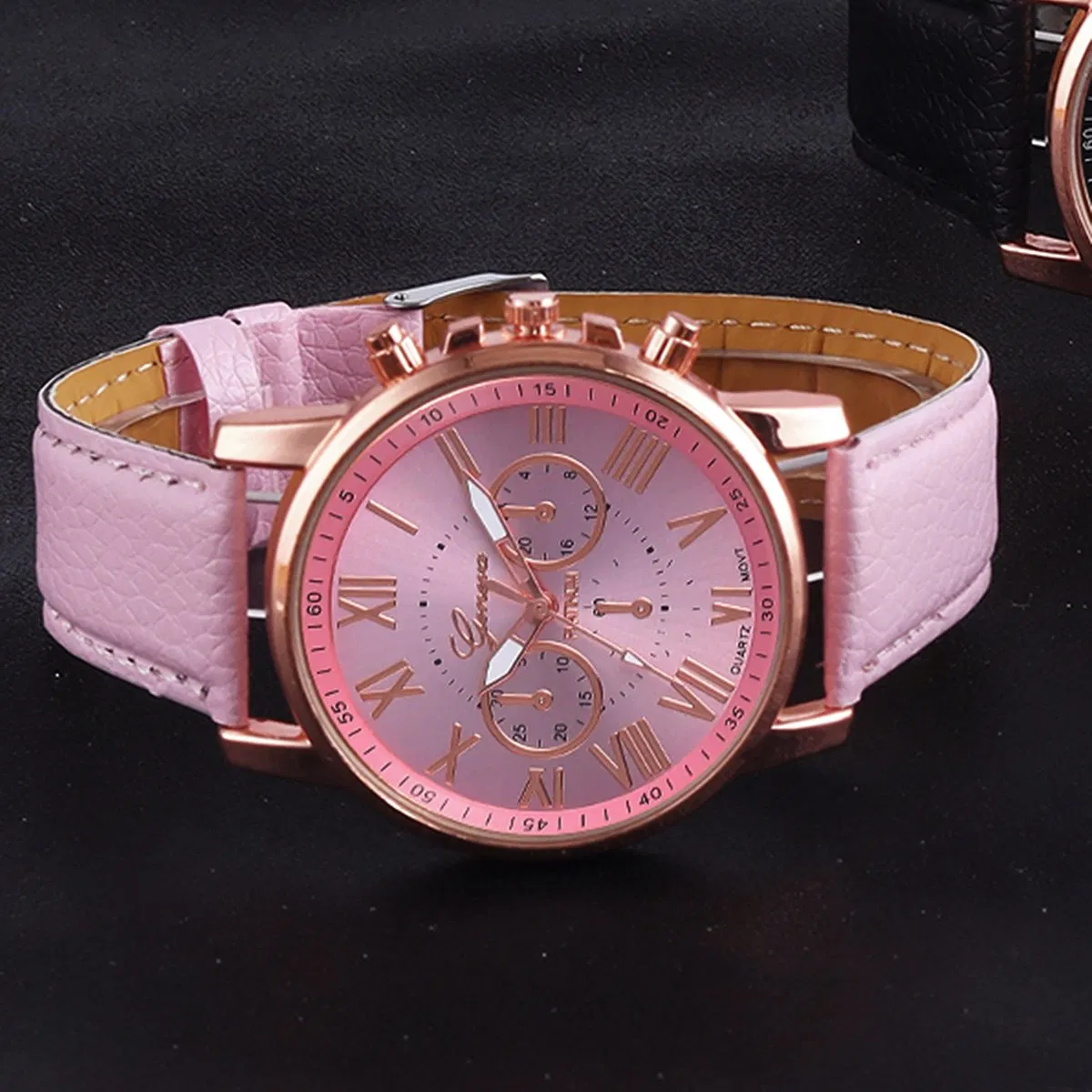 Elegant and Fashionable Women's Watch with a Pink Leather Strap and a Four-Leaf Clover Jewelry Set.