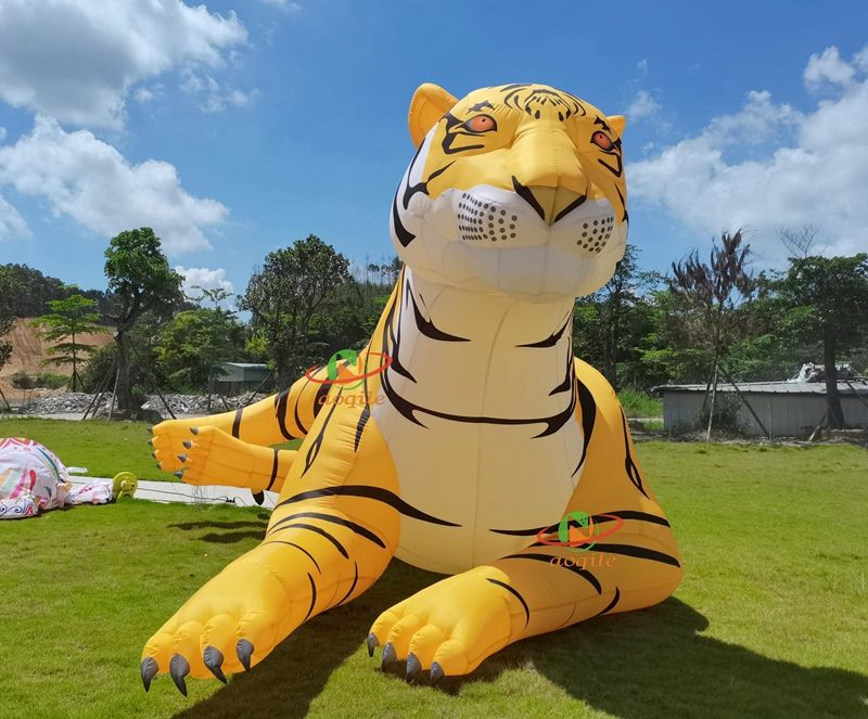 Realistic Inflatable Tiger Model Lifelike Inflatable Animal Cartoon Design Tiger for Event Decoration