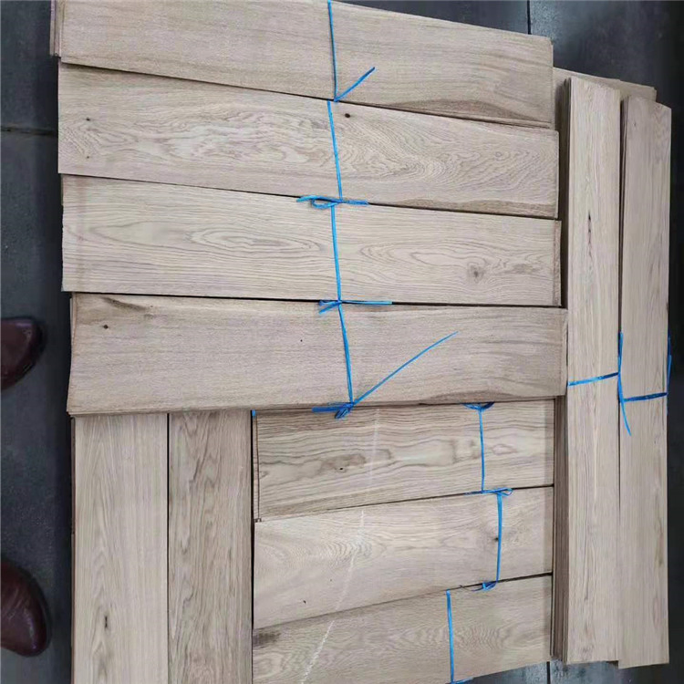 China Professional Supplier Top Layer Veneer Oak / American Walnut Veneer Floor for Engineered Flooring