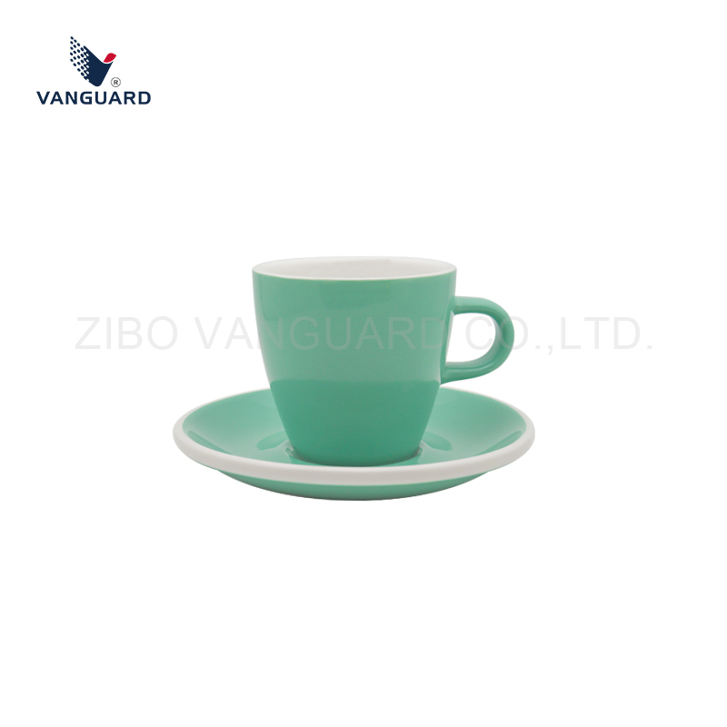 Набор чашек с блюдцами из фарфора