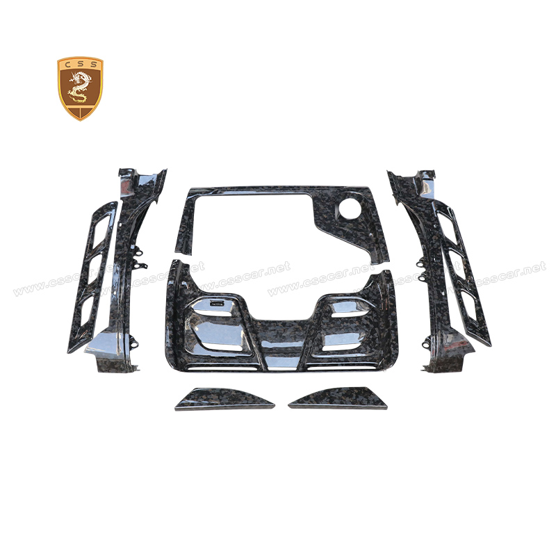 Интерьерные детали из сухого карбона для Lotus Emira