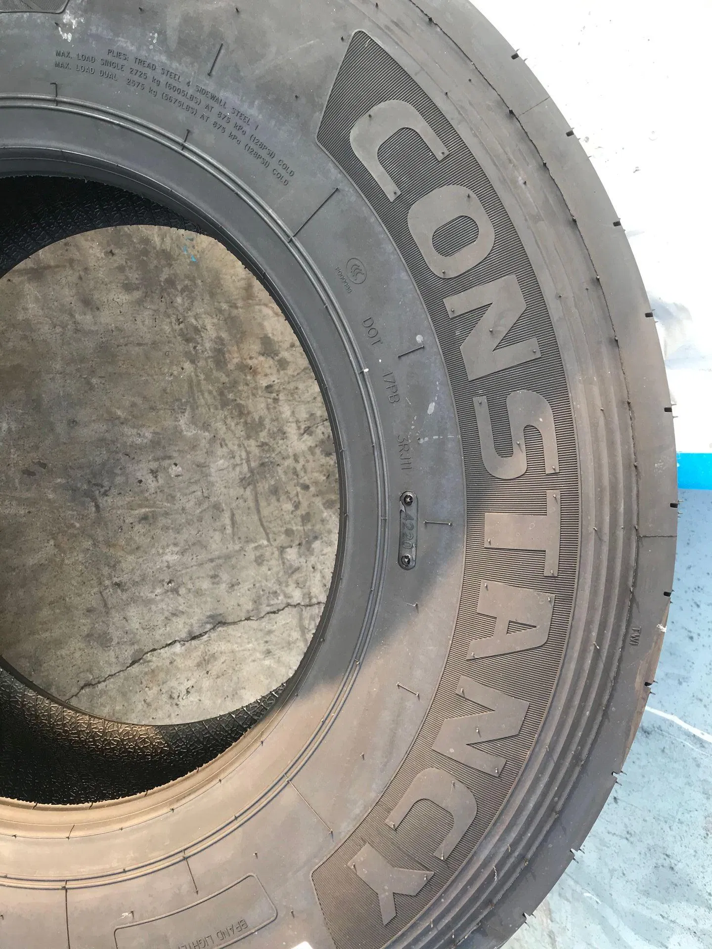 Constancy Brand Truck Tire 9.5R17.5 FC33 OEM Quality TBR Commercial Vehicle Fuel-Efficient All-Steel Tire