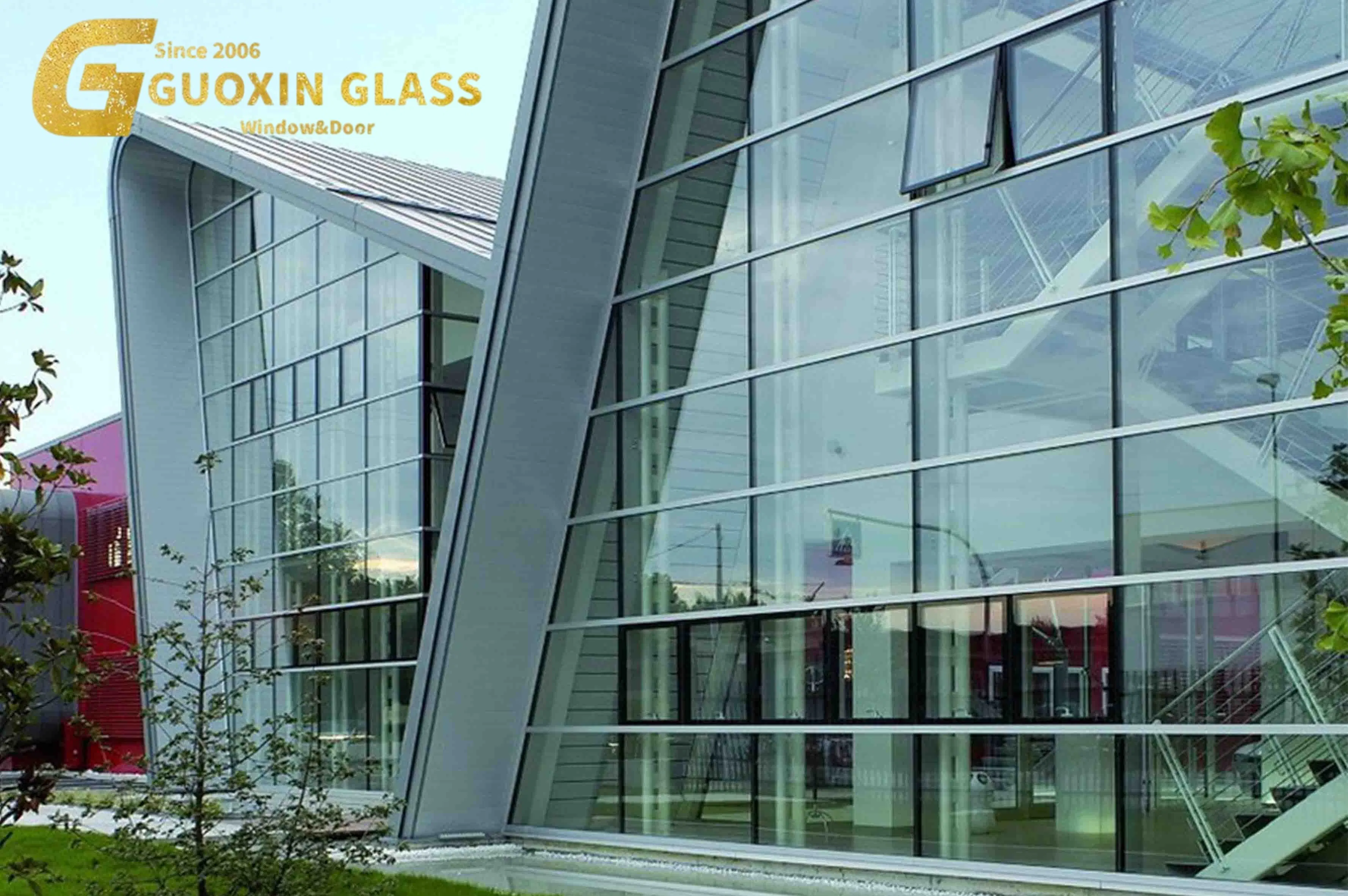 Heatproof Guoxin Frosted Low-E Laminated Glass Shower Door Design