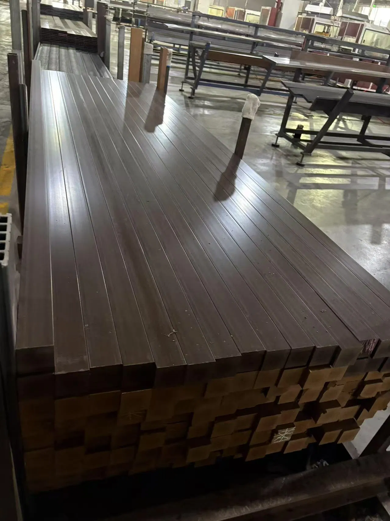 Ocox Eco Friendly Waterrpoof Fireproofco-Extrusion Corrosion Resistance WPC Decking Flooring Board