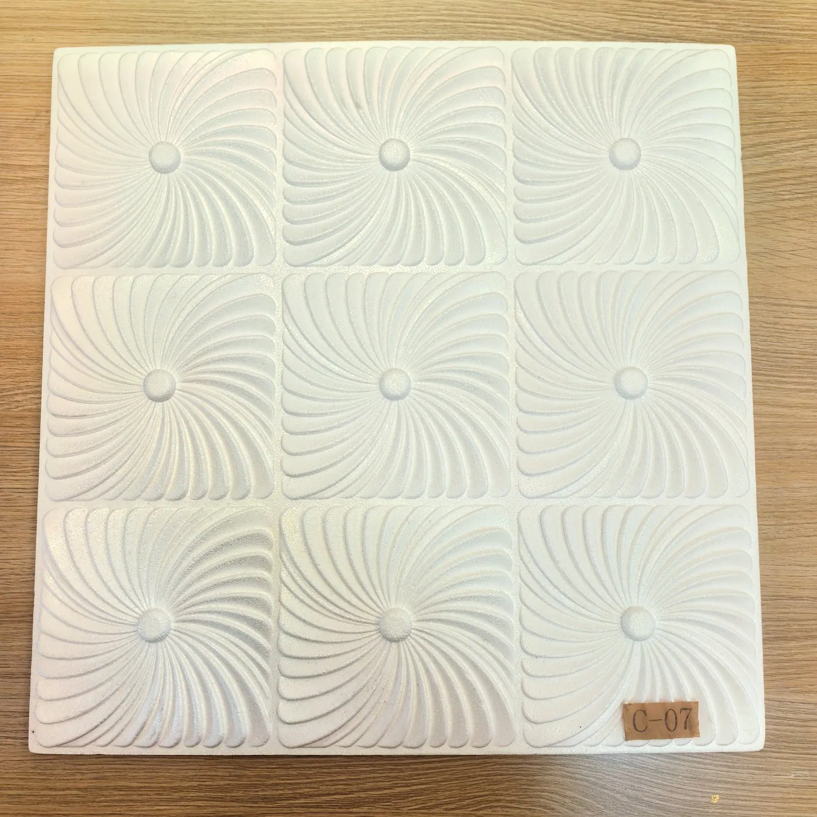 Потолочные плиты из пенополистирола белые