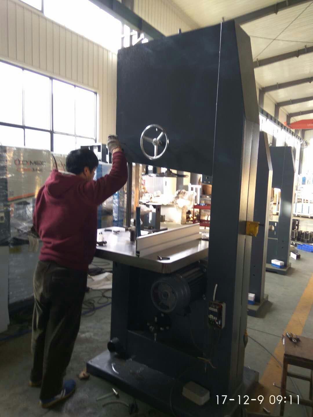 Ленточная пила по дереву ручная MJ396