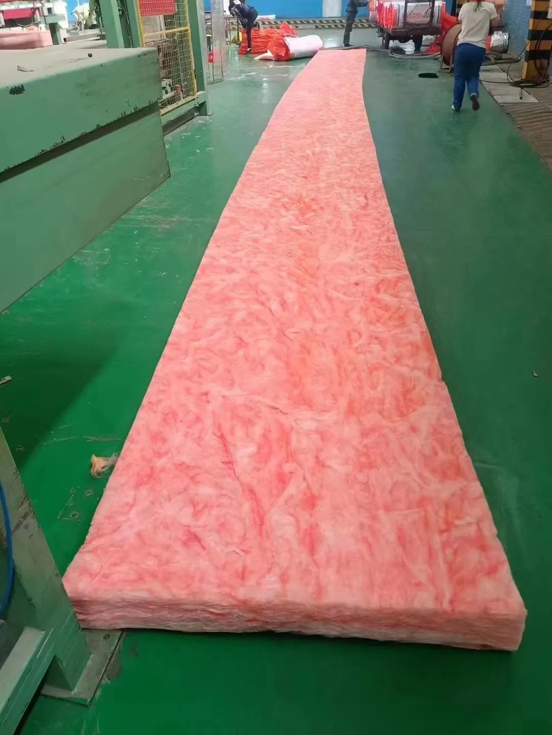 Glass Wool Roofing Heat Insulation Pink Glass Wool Blanket Colored Glass Wool Roll Environmental Friendly