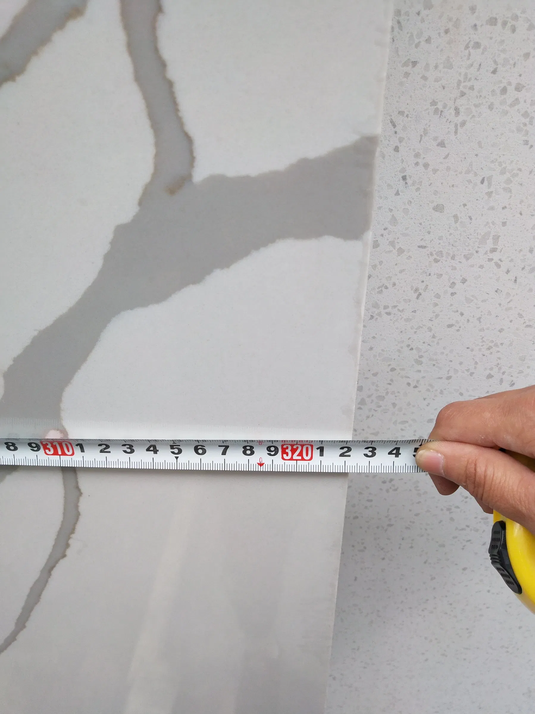 Hot Sale Artificial Stone Calacatta White Veins/Gold Quartz Big Slabs Customized for Kitchen Countertops/Worktops/Vanity Tops