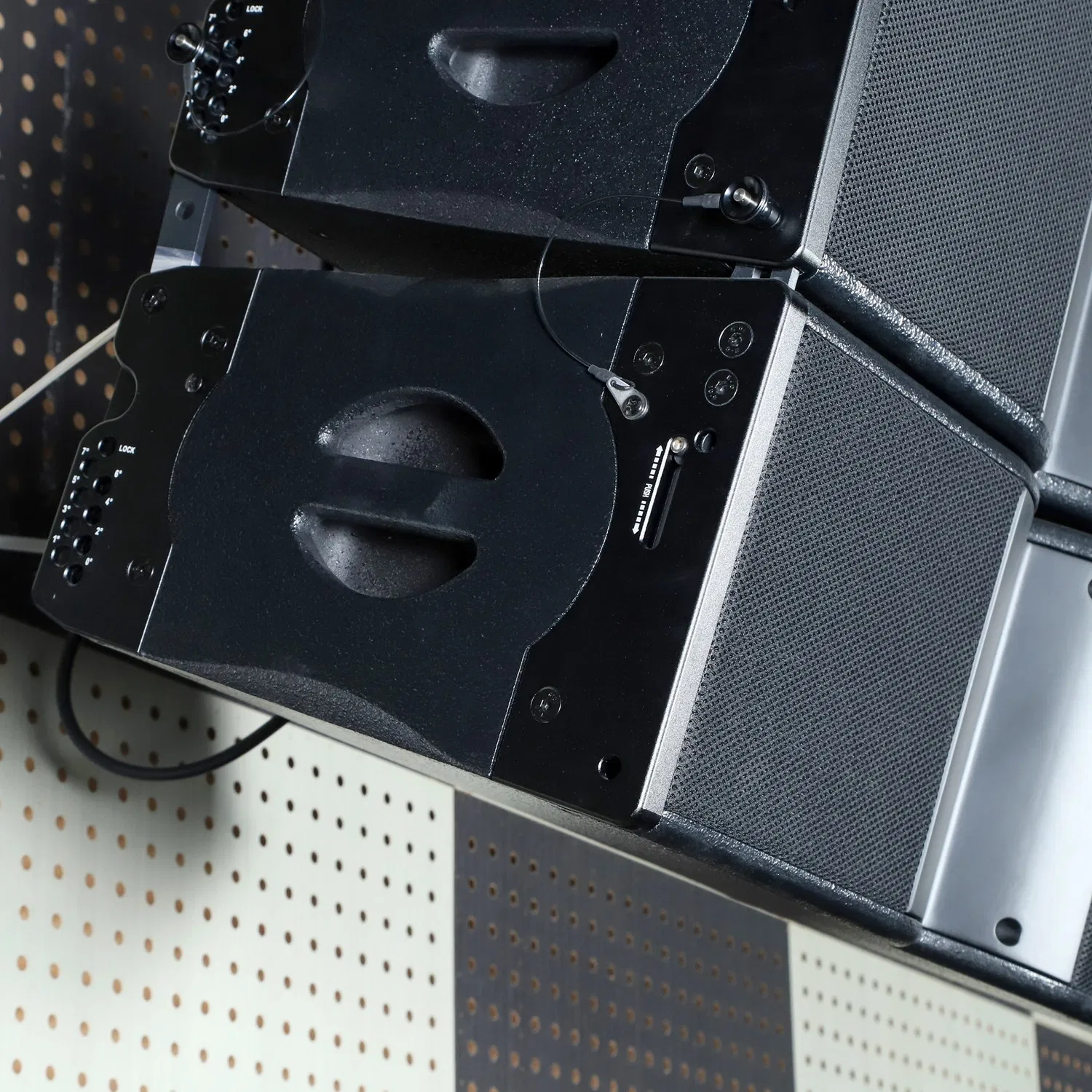 Линейный массив LA-210, 500W НЧ и 1000W ВЧ