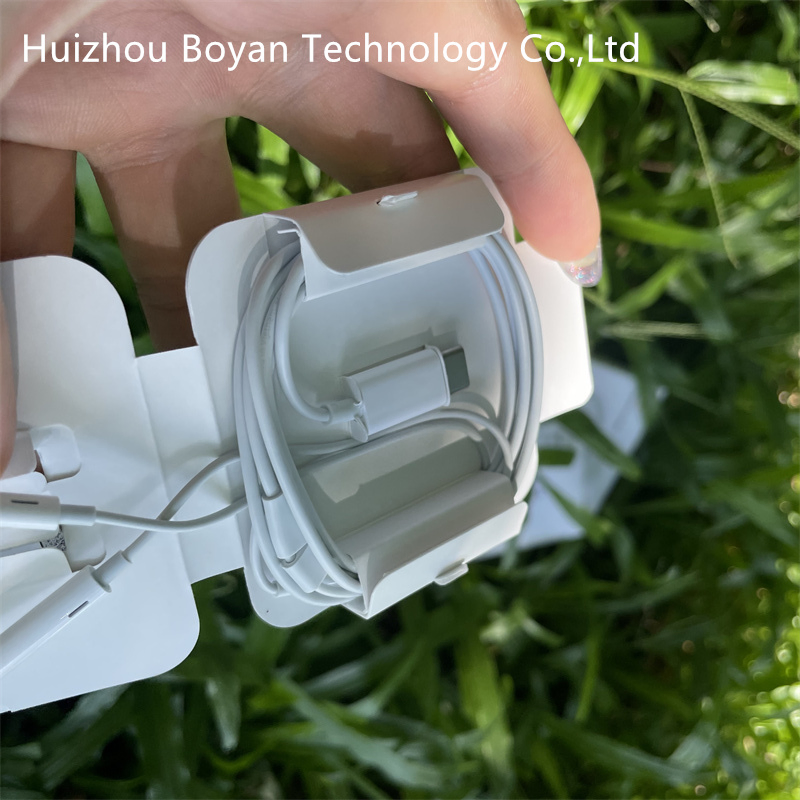 Наушники проводные USB-C, белые, в ухо