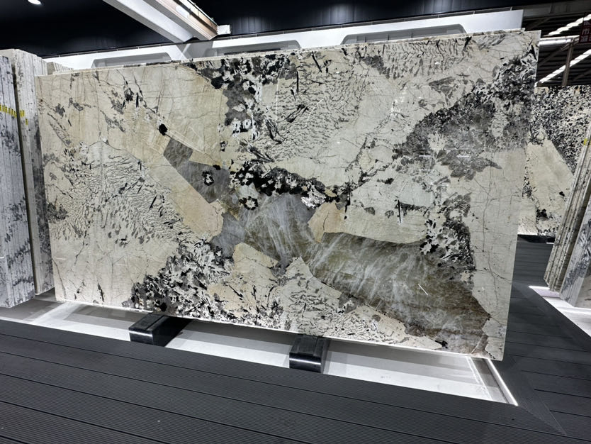 Wholesale Patagonia Quartzite Slab for Wall Tile and Countertops
