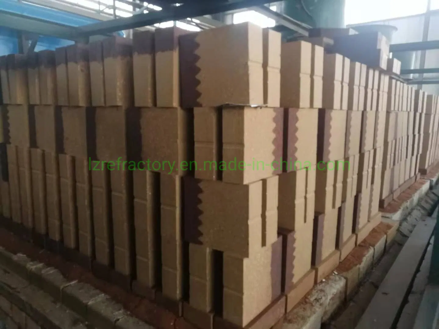Магнезитовый огнеупорный кирпич MLJ85FH с низкой теплопроводностью