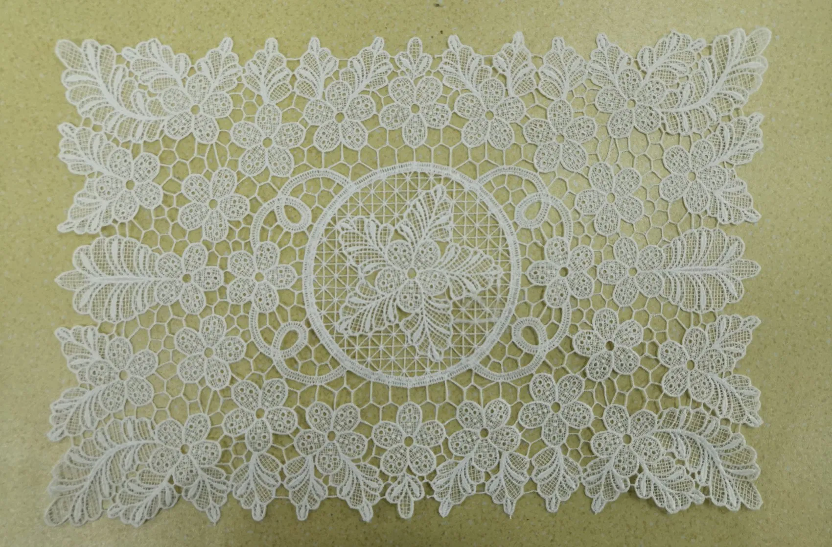 Stock Selling Hot Selling Wholesale Ins Style Retro Round Lace Embroidered Napkin