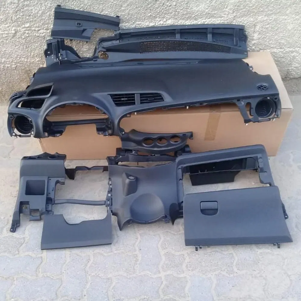 Приборная панель Toyota Yaris Vitz 2011-2013
