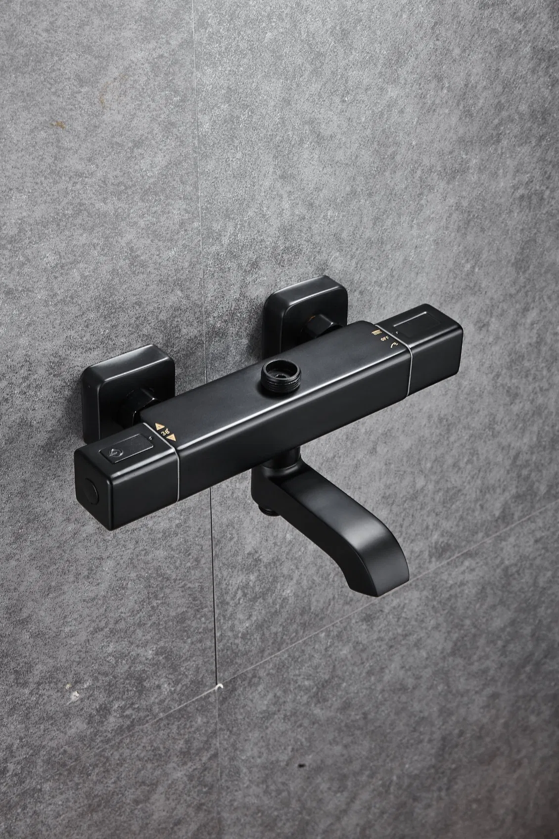 Настенный термостатический смеситель для душа