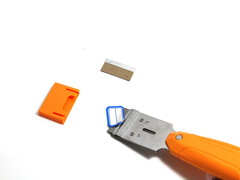 Hautine Plastic Razor Cleaning Scraper with 40X19mm Metal Blades 45X165mm