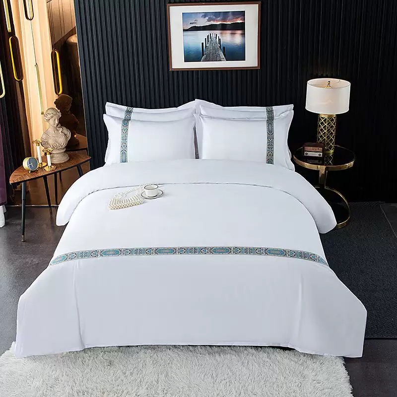 2025 New Hotel Guesthouse Four-Piece Polyester Duvet Quilt Comforter Cover Set 100g Plain Thick Hotel Bed Linen ODM/OEM Embroidery Bedding Set Bed Sheets