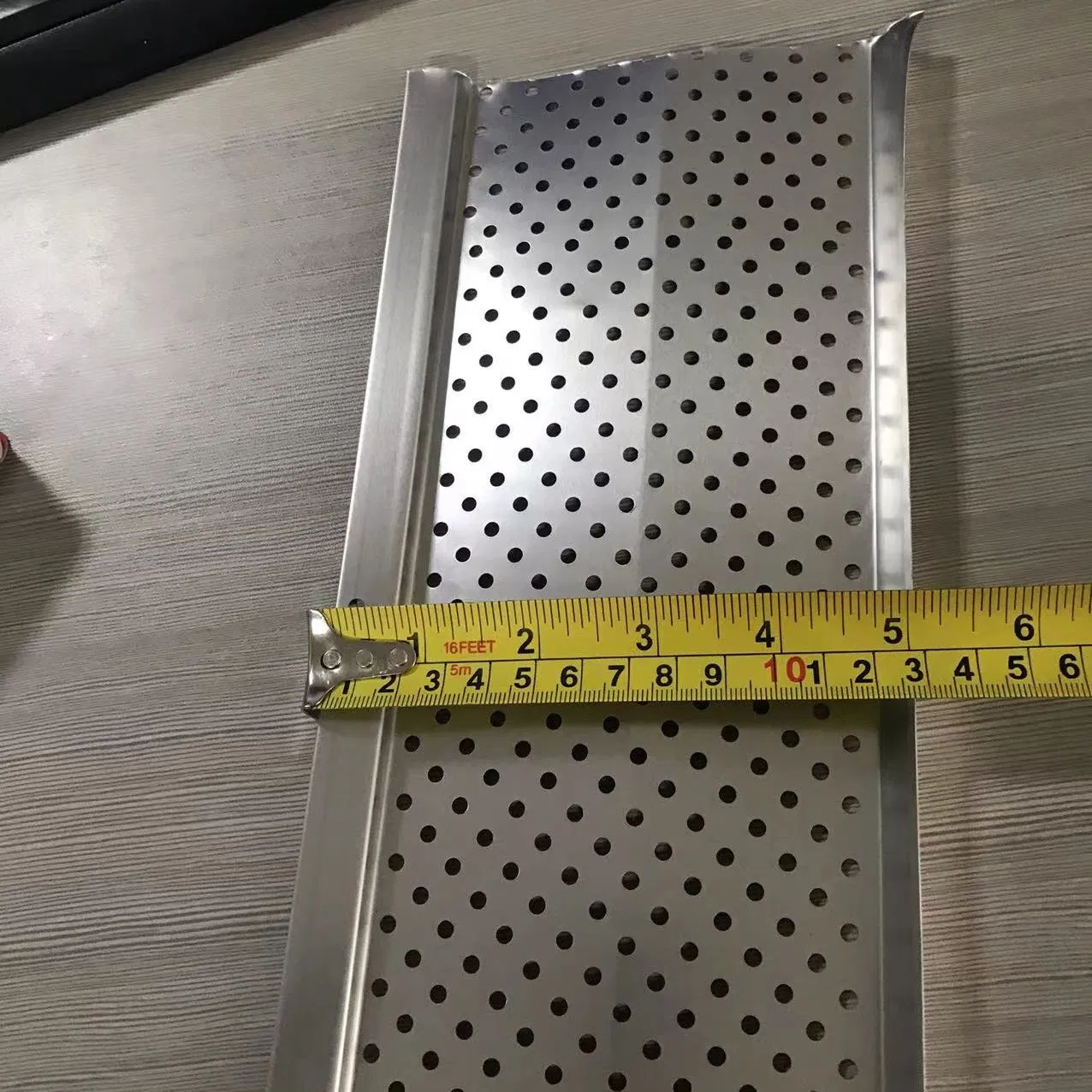 Hot Sale Customization Gutter Guard Leaf Filter Aluminum Leaf Filter Gutter Guards