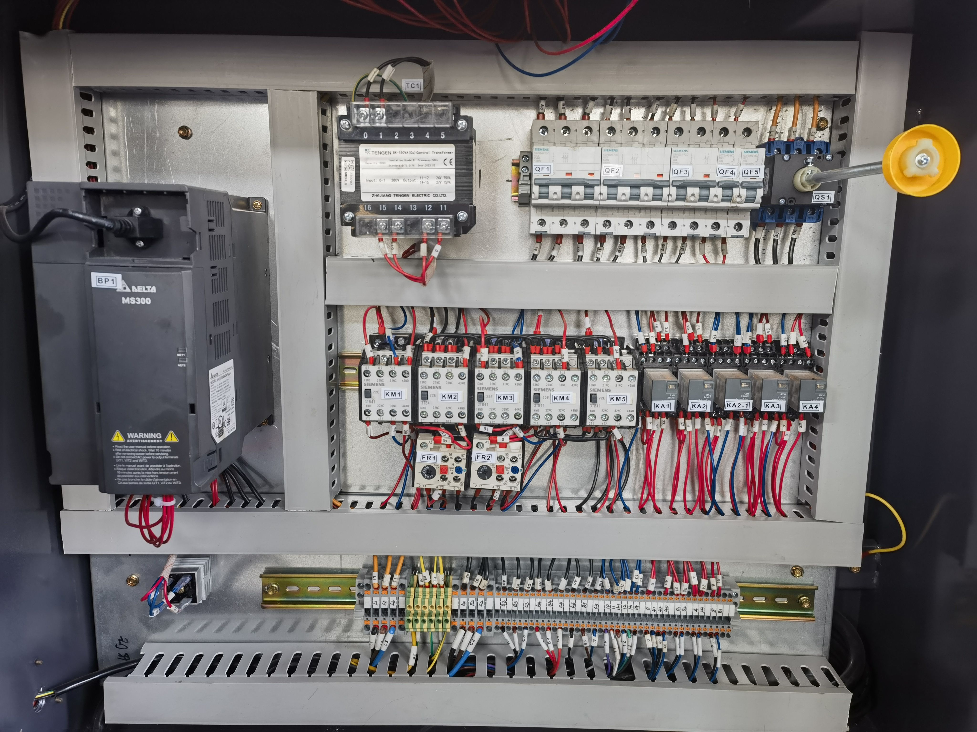 Ленточная пила по металлу полуавтоматическая козловая CH-650